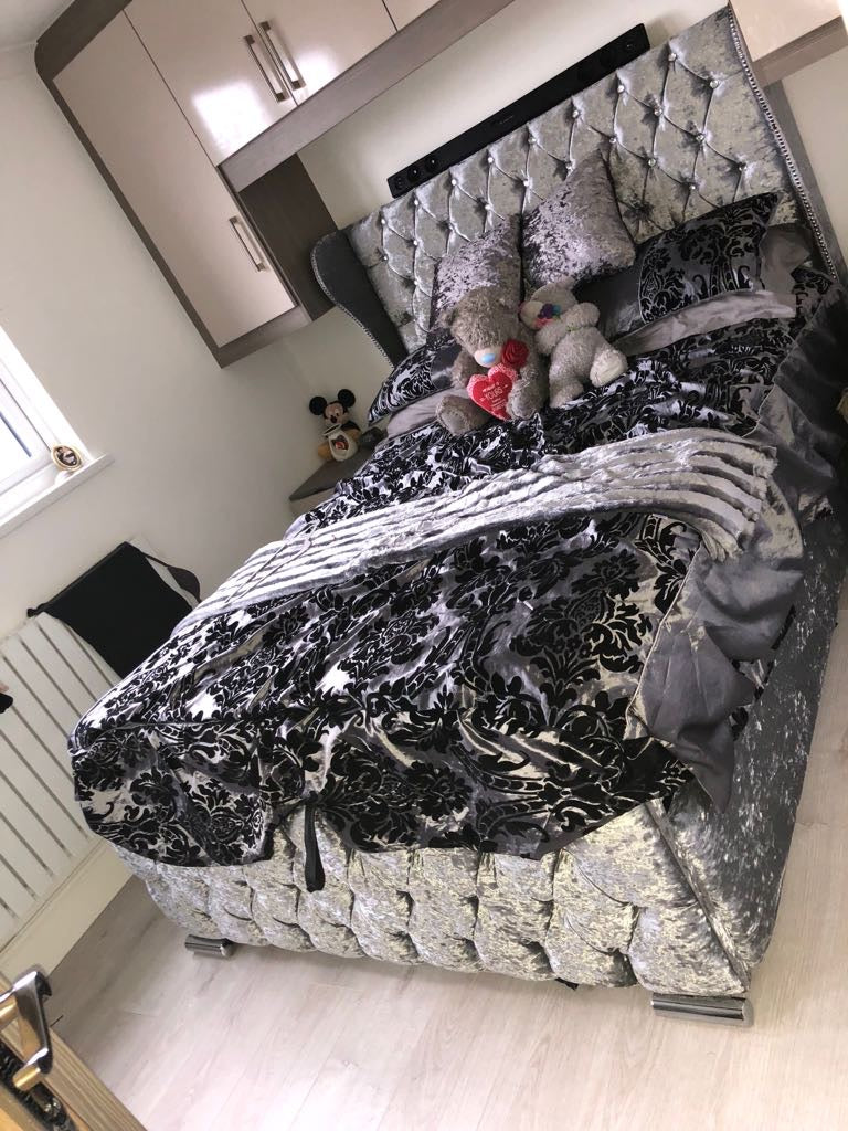 Keswick Velvet Tufted Bed - Storage/Non-Storage